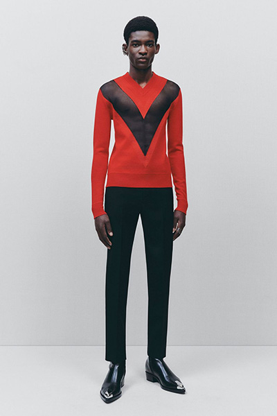 اجعل لكل إطلالة من إطلالاتك قصة مع تشكيلة Alexander McQueen لموسم خريف وشتاء 2022